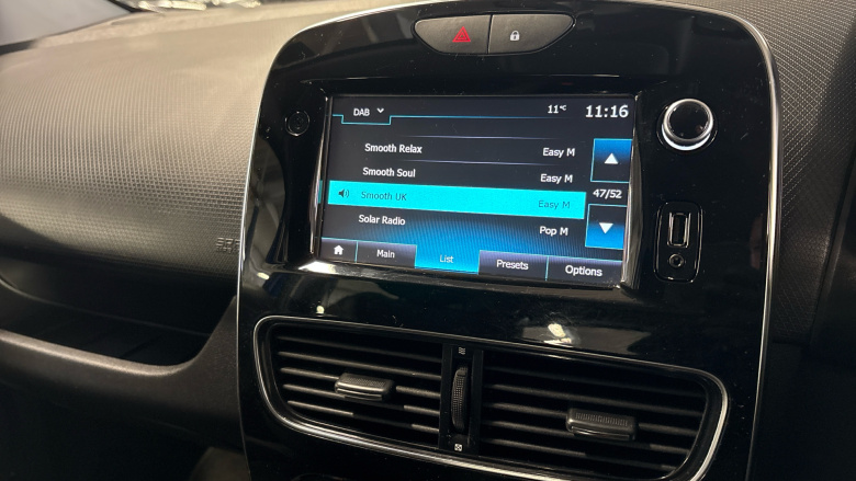 Renault Clio 1.2 TCE Dynamique Nav 5dr Petrol Hatchback